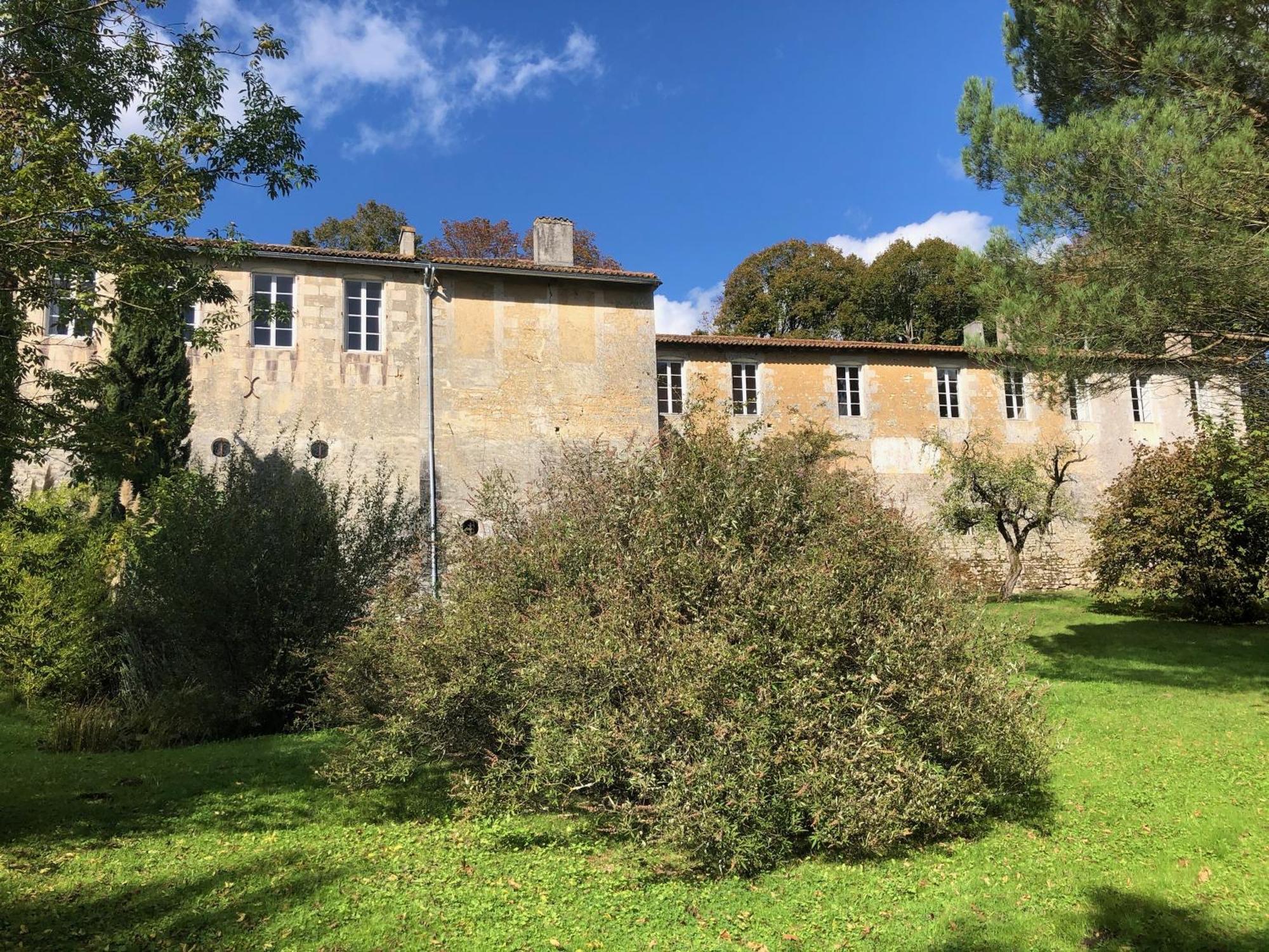 Logis Des Chauvins - Gite Cote Parc Villa Port-dʼEnvaux Esterno foto